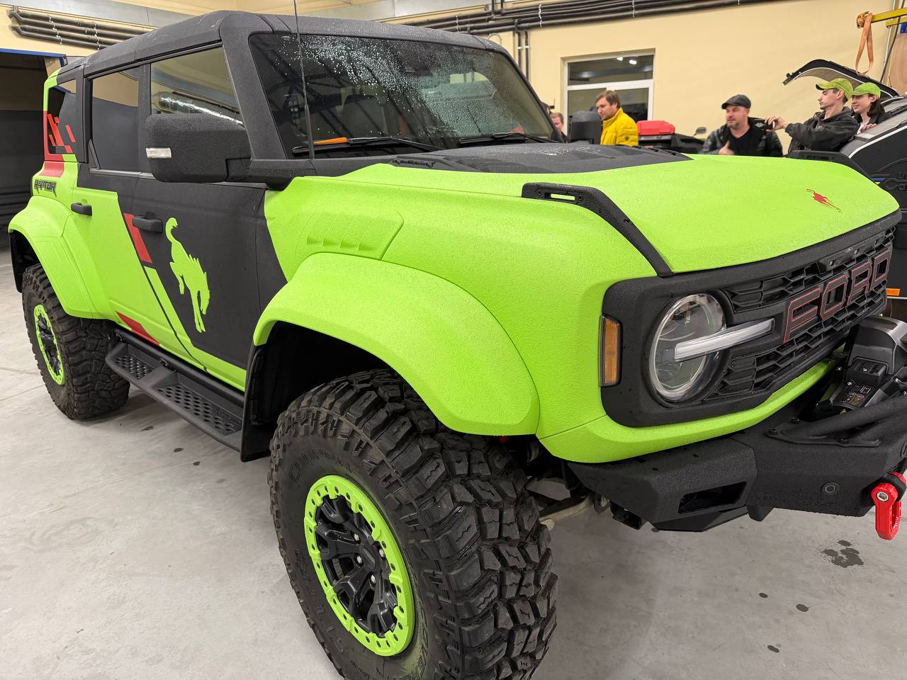 Ford Bronco Raptor — кольорове покриття LINE-X