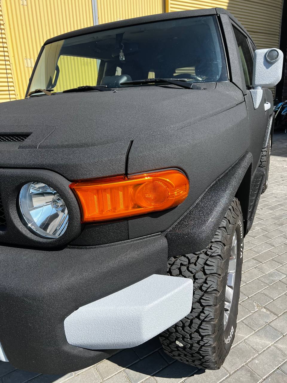 Текстура безшовного покриття LINE-X на Toyota FJ Cruiser