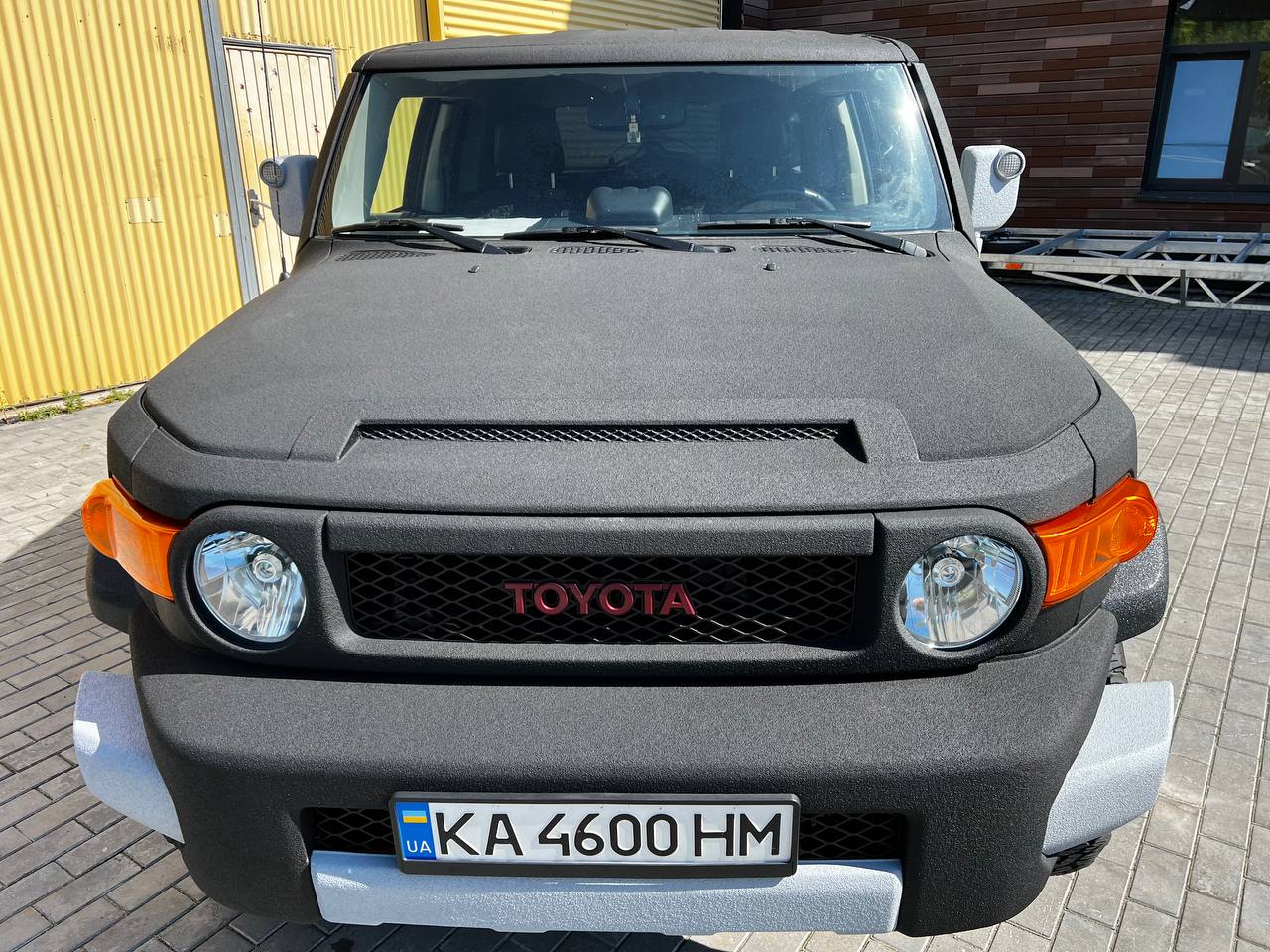 Бампери та решітка Toyota FJ у покритті LINE-X