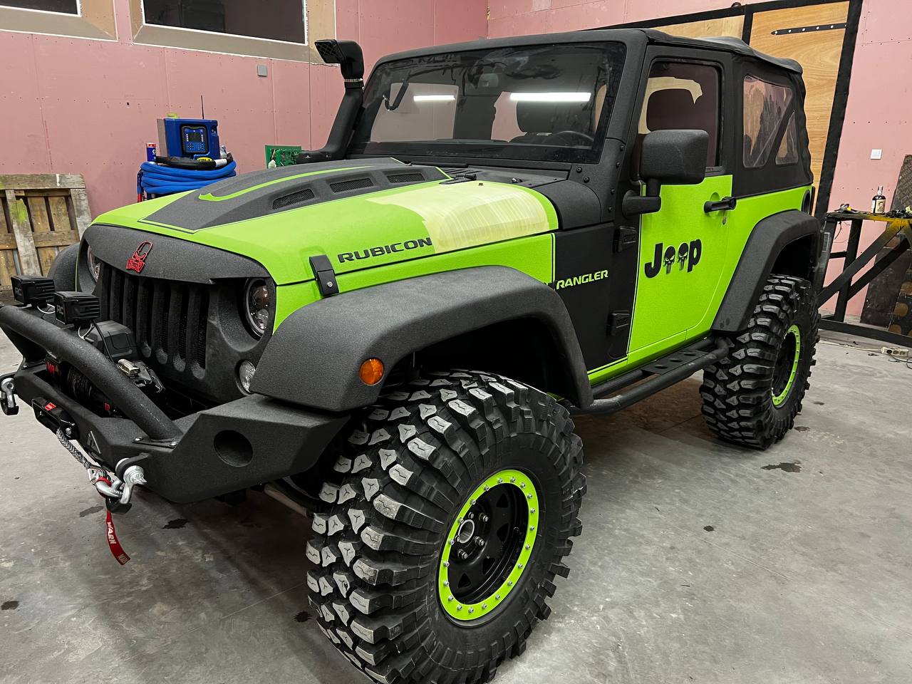 Jeep Wrangler — двоколірне покриття LINE-X